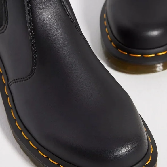 NWT Dr. Martens 2976 Chelsea Vegan Boots - Picture 2 of 8